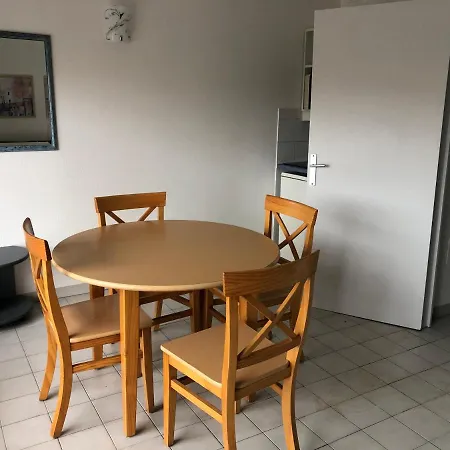 アパート Appartement Pour 4 Personnes A Gassin 26 *